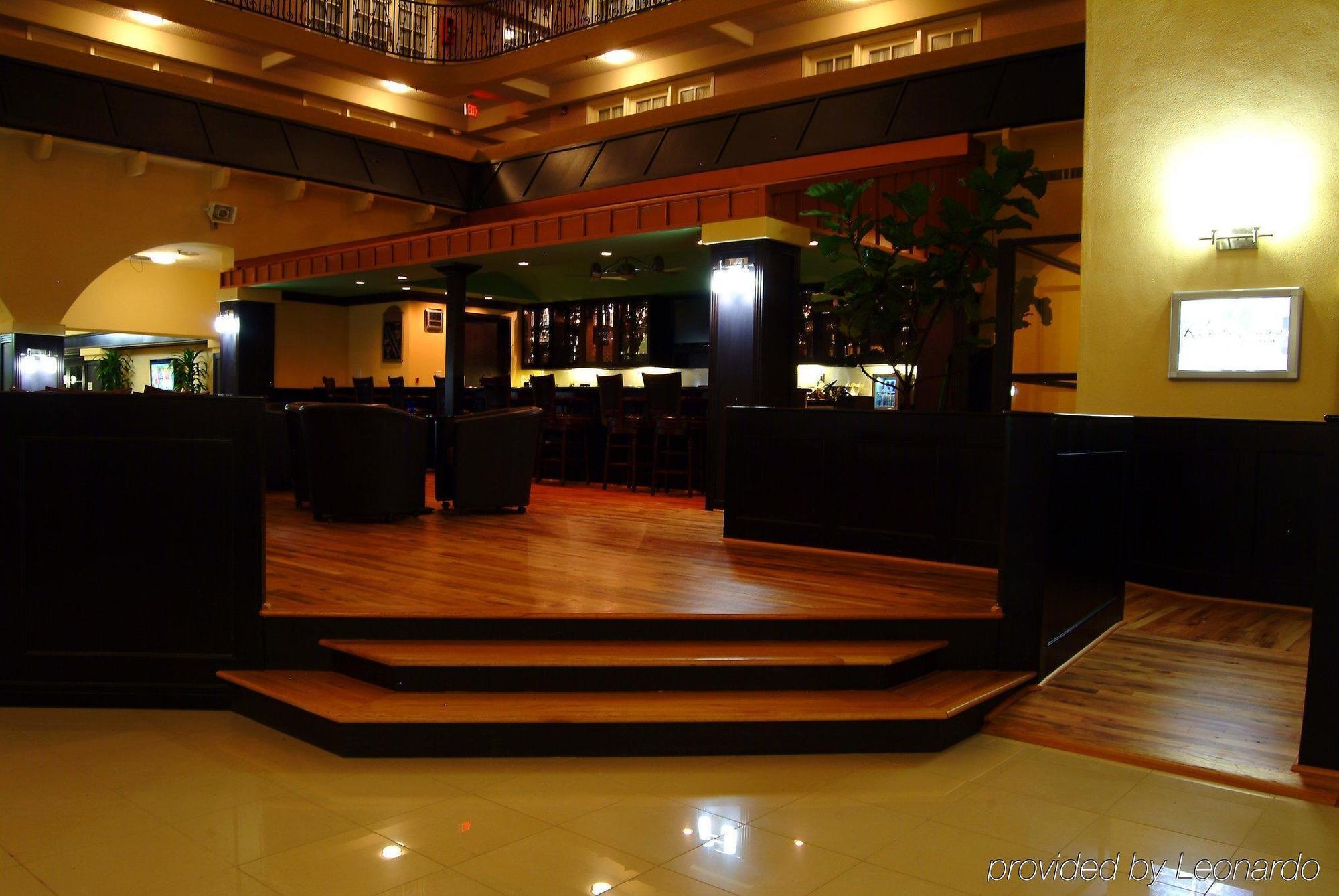 Crowne Plaza Suites Houston - Near Sugar Land Интерьер фото