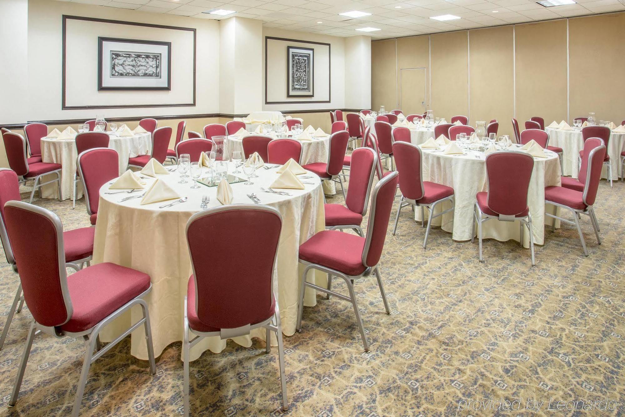 Crowne Plaza Suites Houston - Near Sugar Land Экстерьер фото