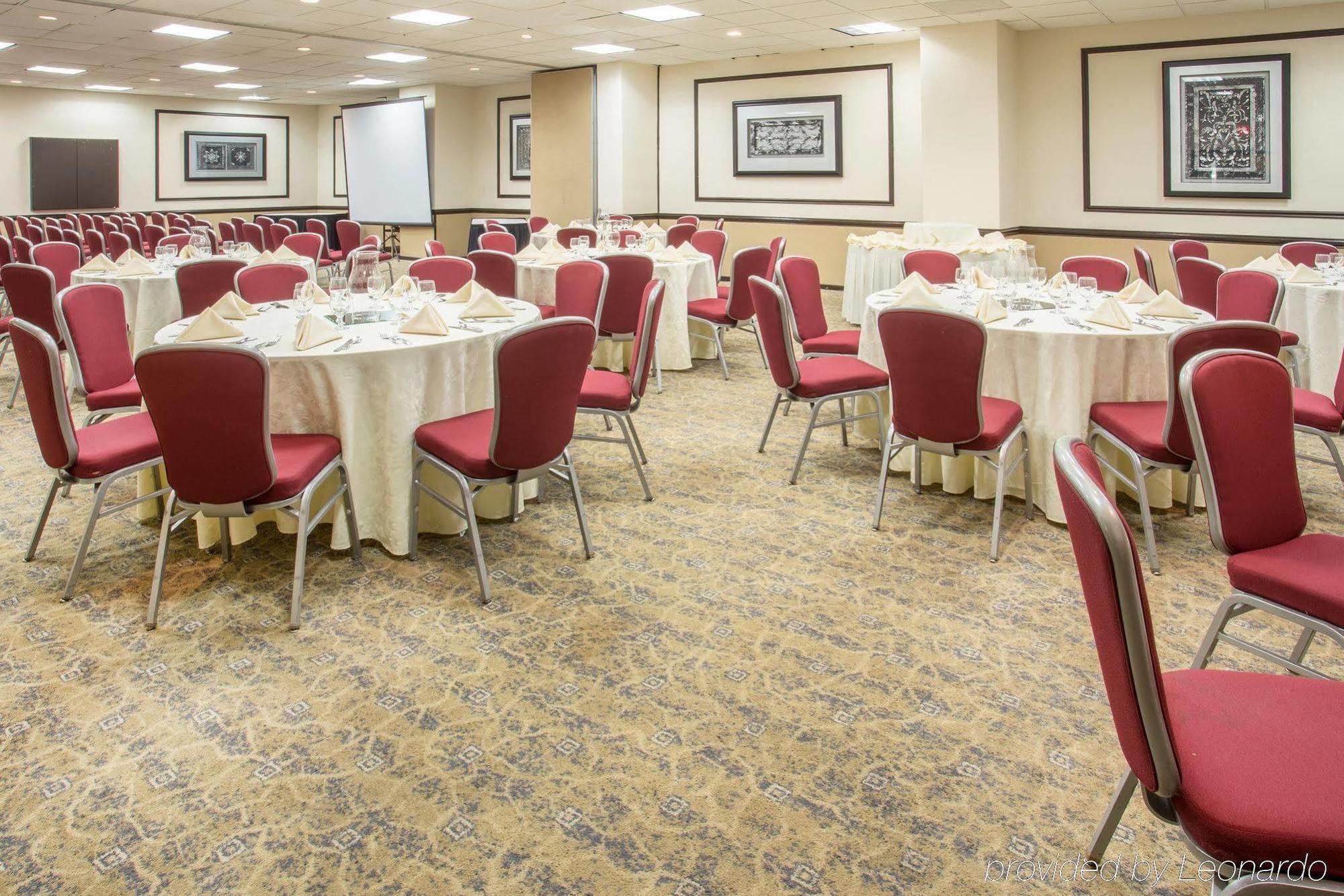 Crowne Plaza Suites Houston - Near Sugar Land Экстерьер фото