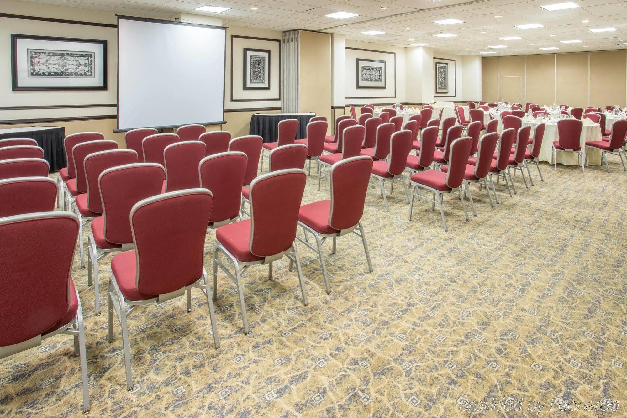 Crowne Plaza Suites Houston - Near Sugar Land Экстерьер фото