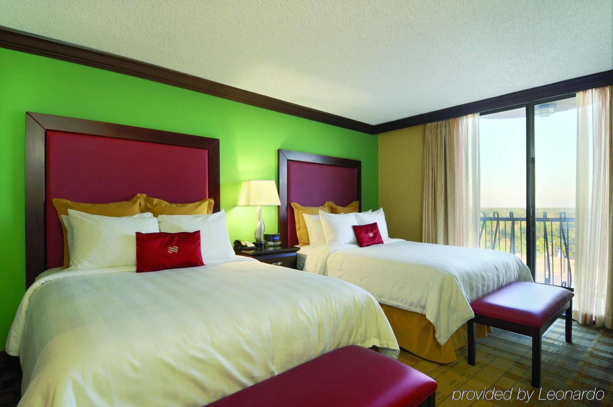 Crowne Plaza Suites Houston - Near Sugar Land Номер фото