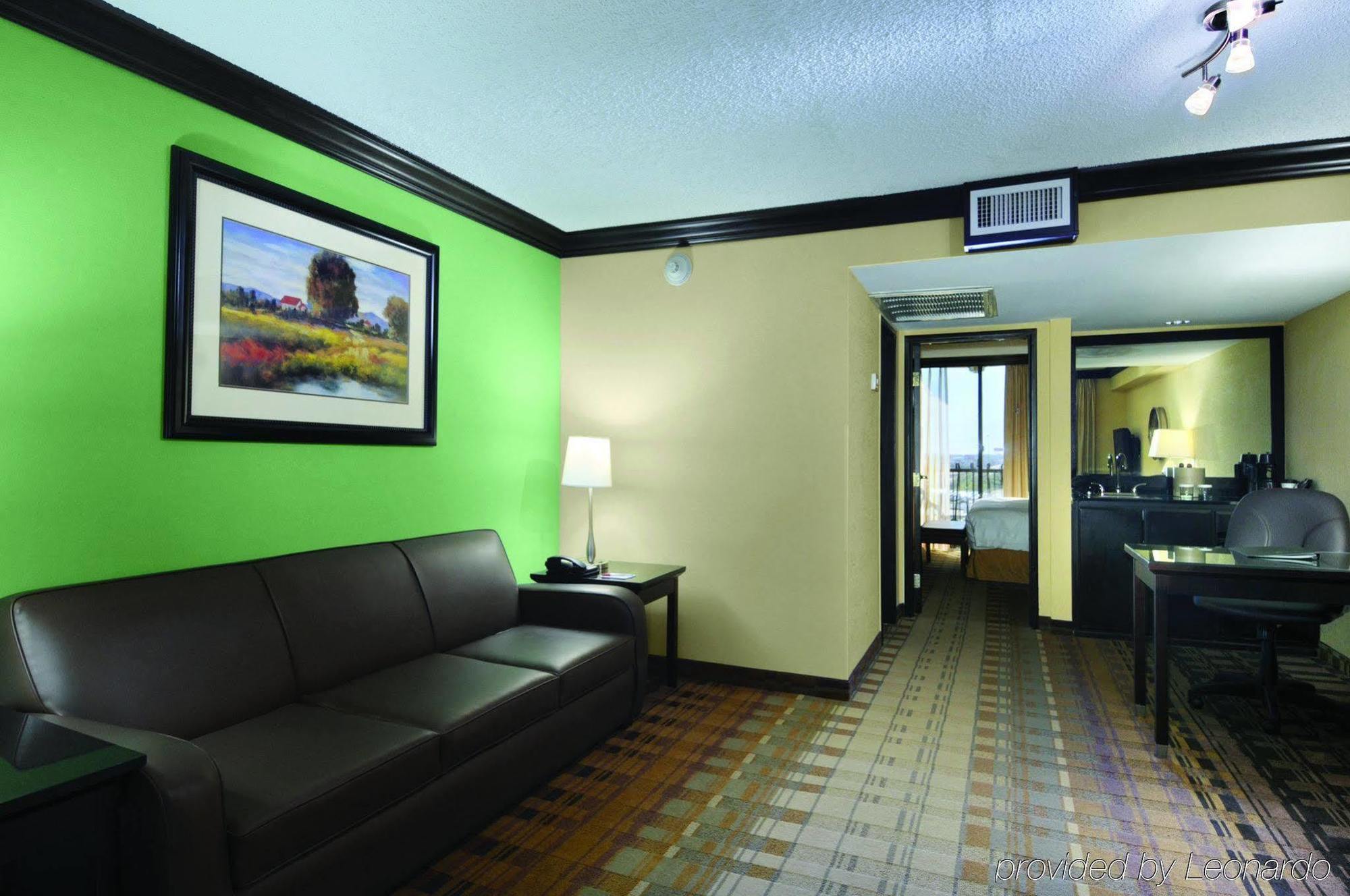Crowne Plaza Suites Houston - Near Sugar Land Экстерьер фото