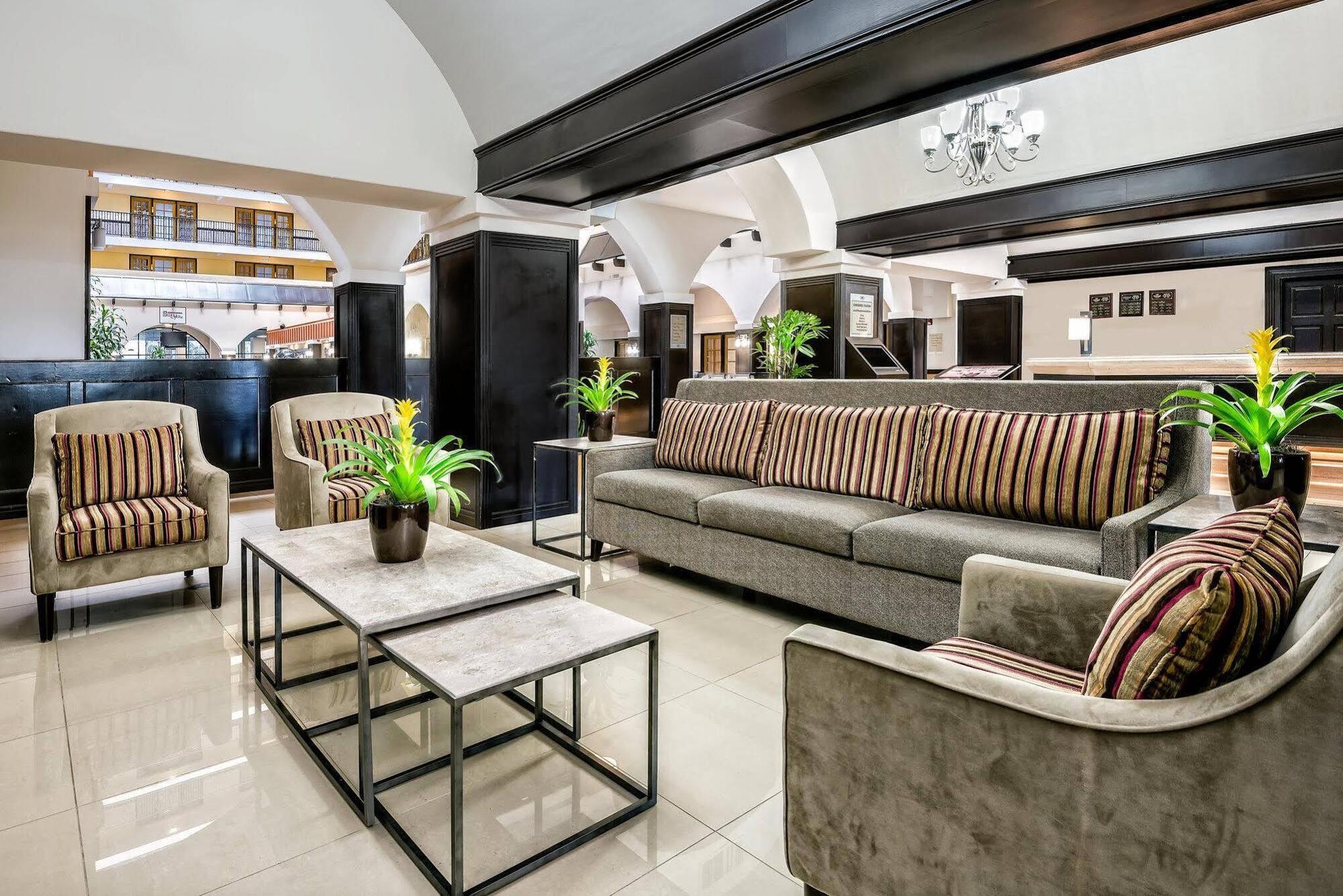 Crowne Plaza Suites Houston - Near Sugar Land Экстерьер фото