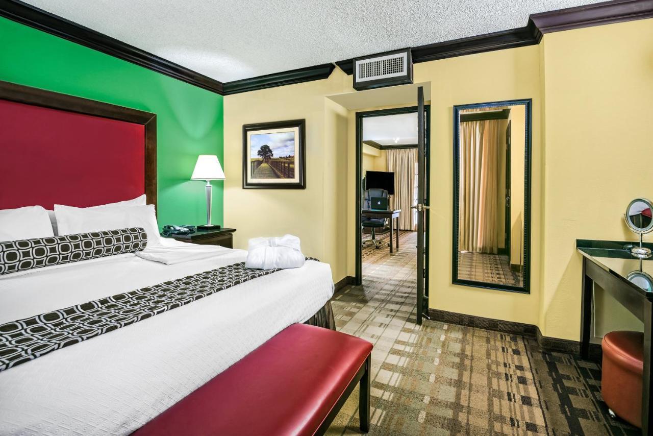 Crowne Plaza Suites Houston - Near Sugar Land Экстерьер фото
