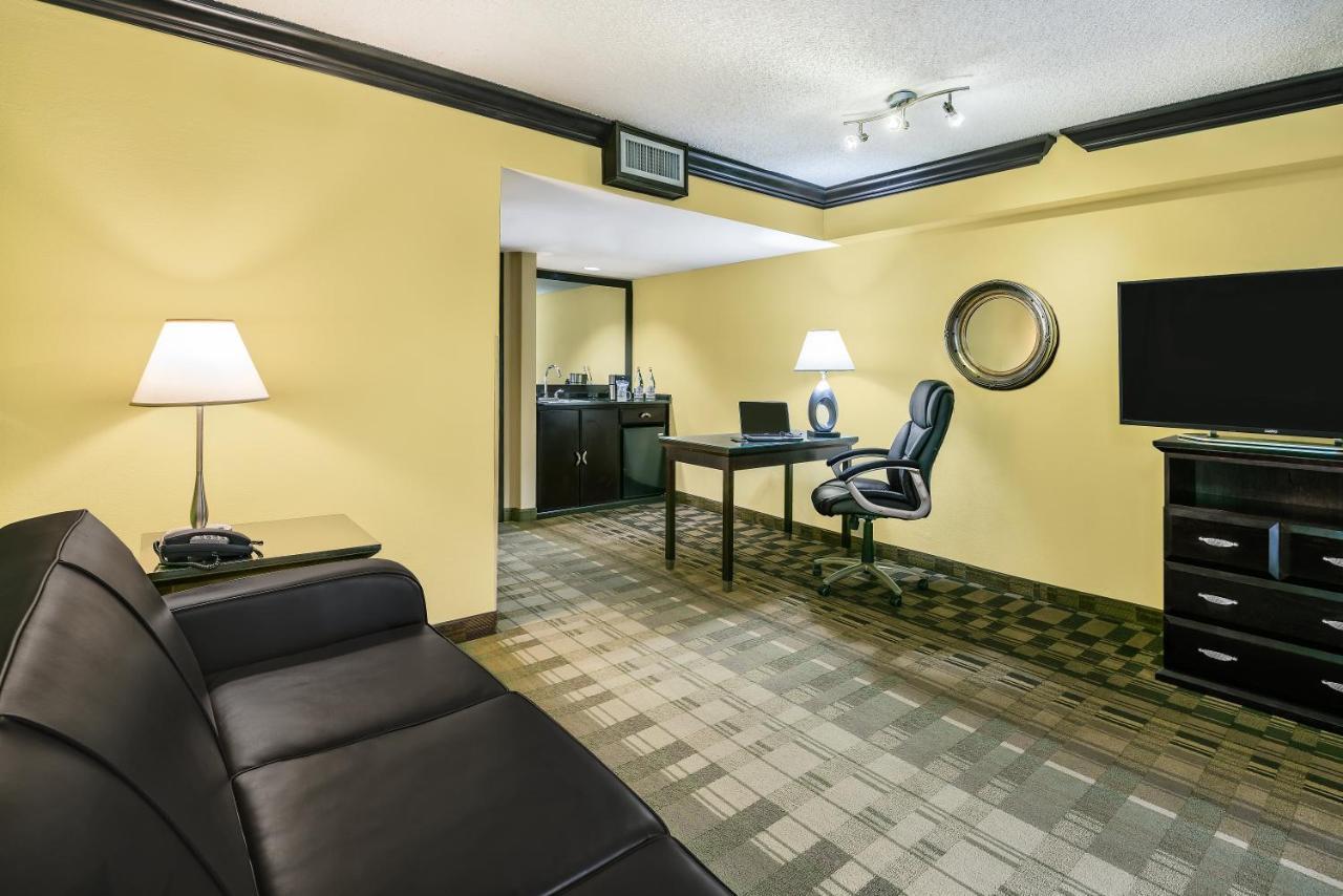 Crowne Plaza Suites Houston - Near Sugar Land Экстерьер фото